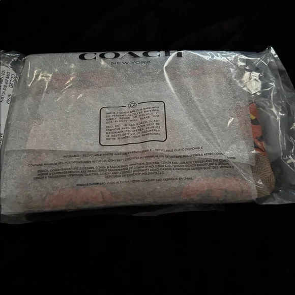 Coach 🆕 Brown Halloween 2025 edition pumpkin fall Wristlet - Picture 5 of 5